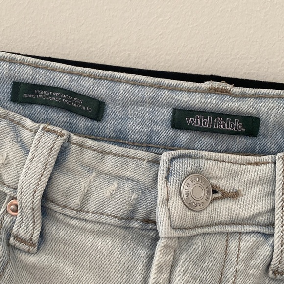 Light Blue Denim Ripped Highest Rise Mom Jeans💙 - Picture 4 of 4